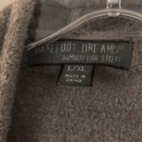 Barefoot Dreams soft ombré cardigan. - Picture 4 of 5